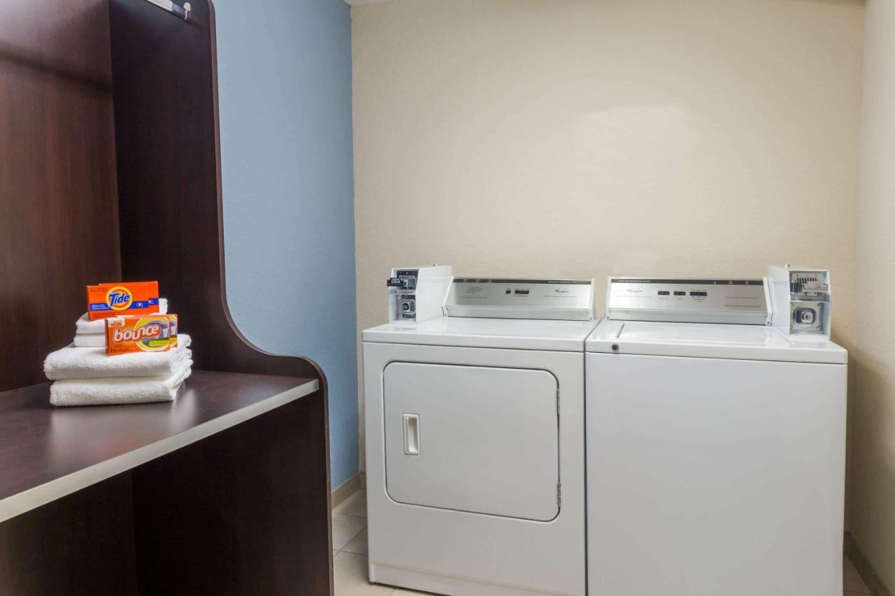 | Microtel Inn & Suites by Wyndham Spring Hill/Weeki Wachee