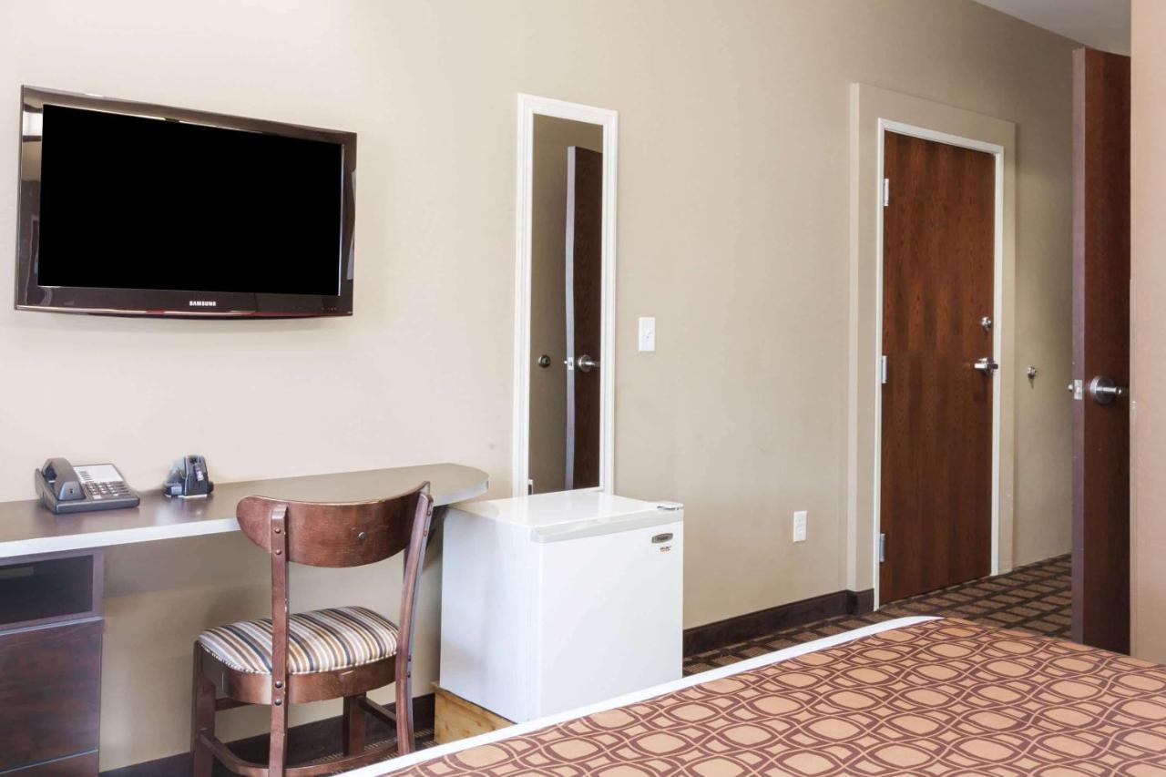 | Microtel Inn & Suites by Wyndham Wheeler Ridge