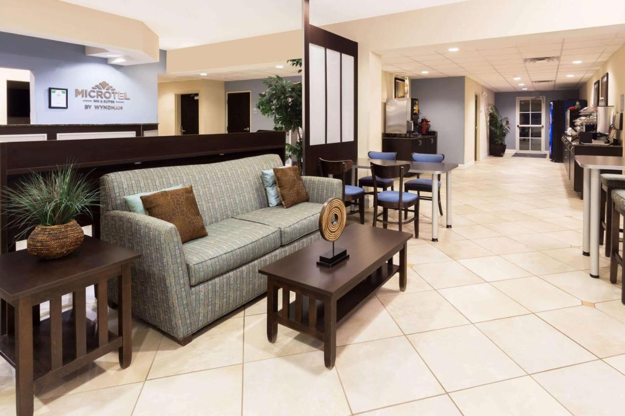 | Microtel Inn & Suites by Wyndham Spring Hill/Weeki Wachee