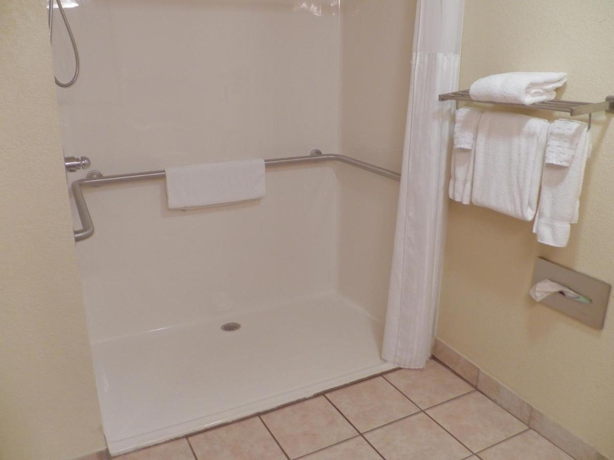 King Room with Bath Tub - Disability Access Room/Non-Smoking at Best Western Of Wise