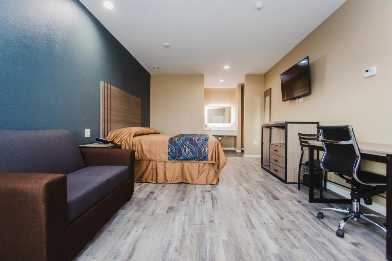 | Budget Host Inn & Suites