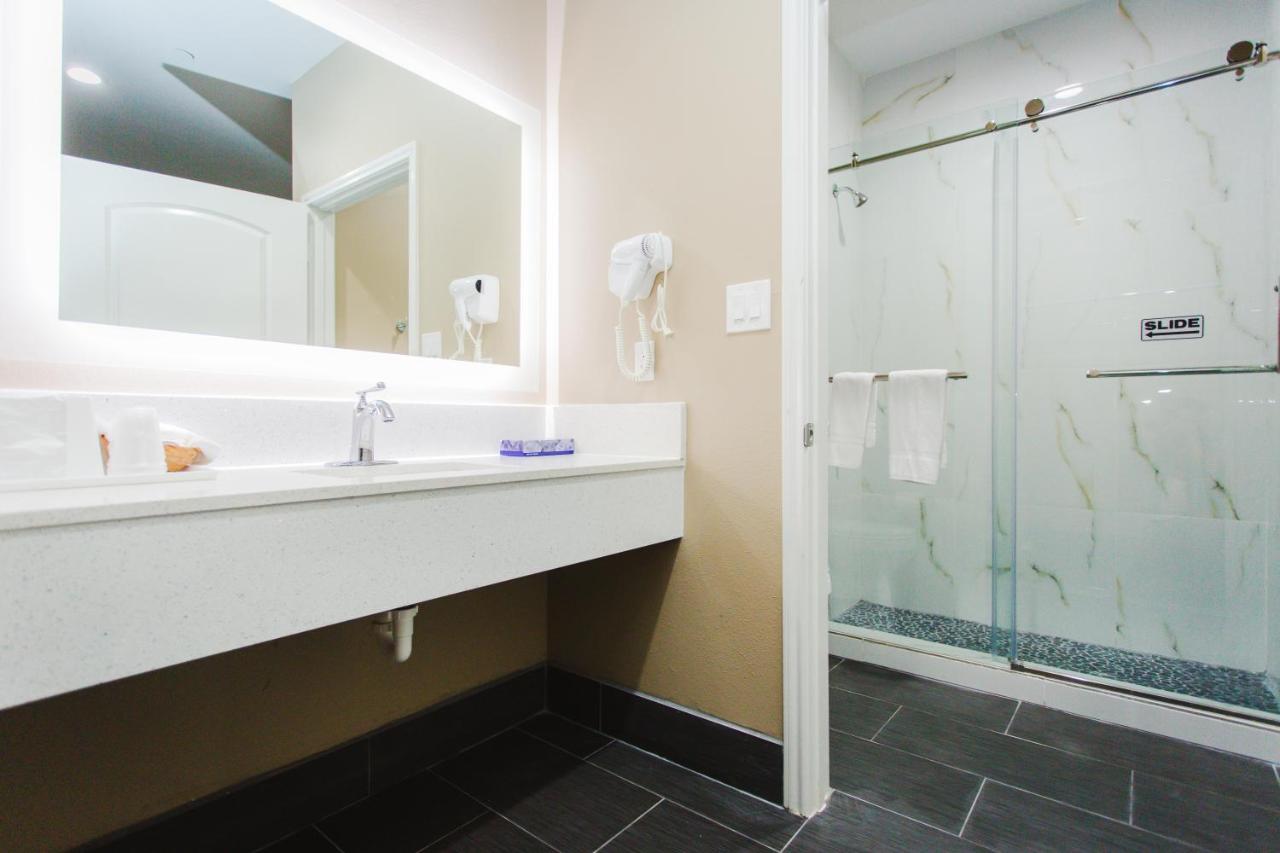 | Budget Host Inn & Suites