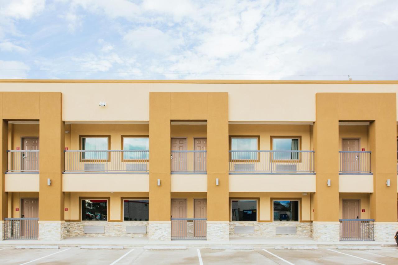 | Budget Host Inn & Suites