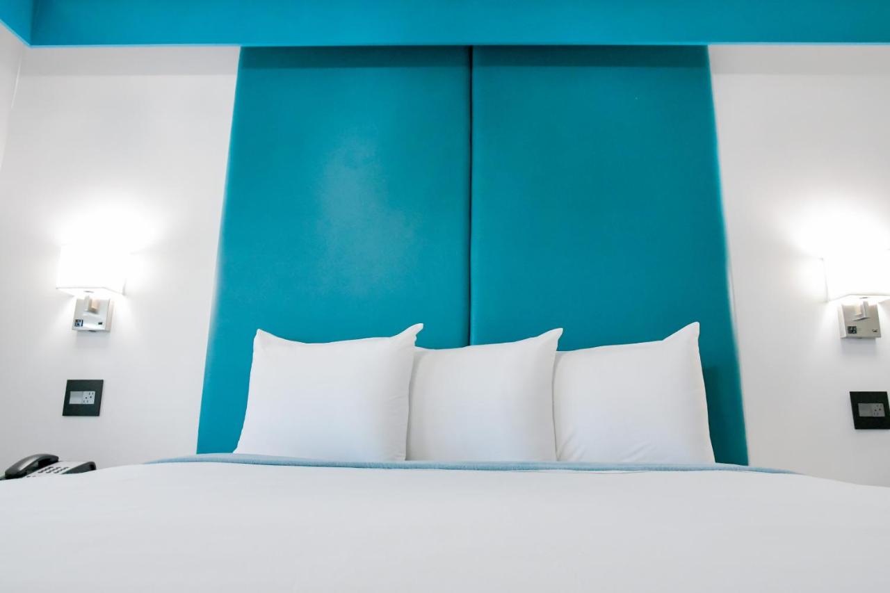 Deluxe King Suite at Tilbury Inn