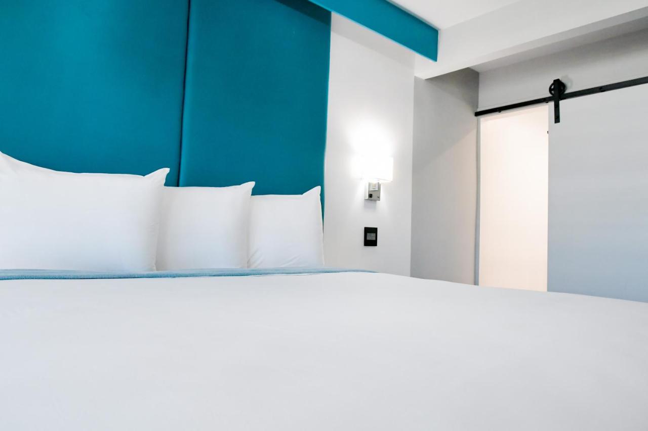 Deluxe King Suite at Tilbury Inn