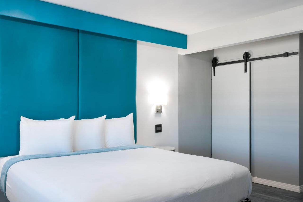 Deluxe King Suite at Tilbury Inn