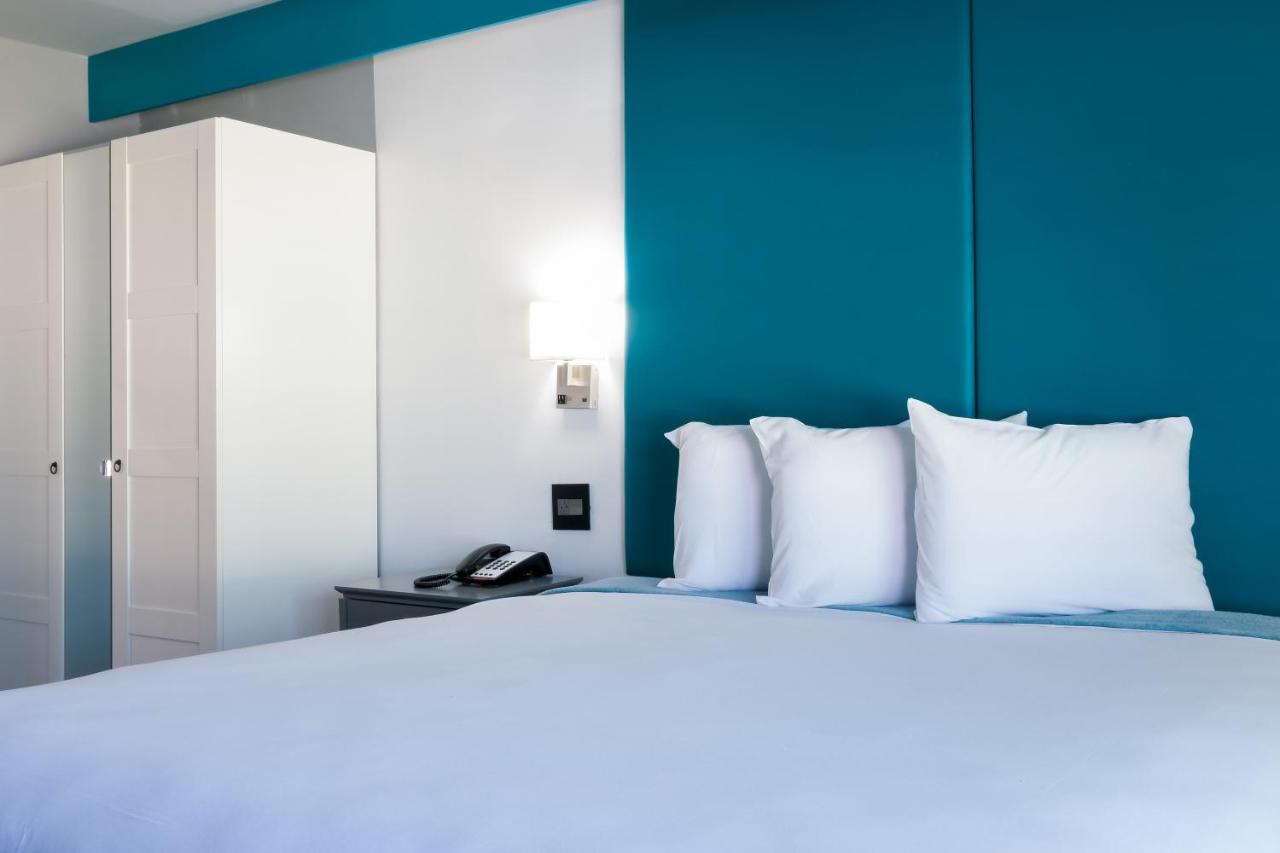 Deluxe King Suite at Tilbury Inn