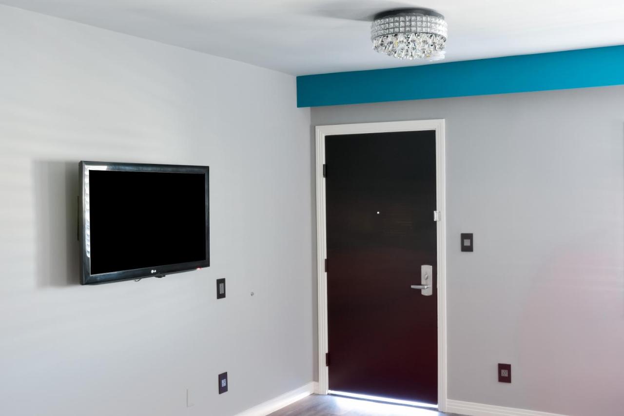 Deluxe King Suite at Tilbury Inn