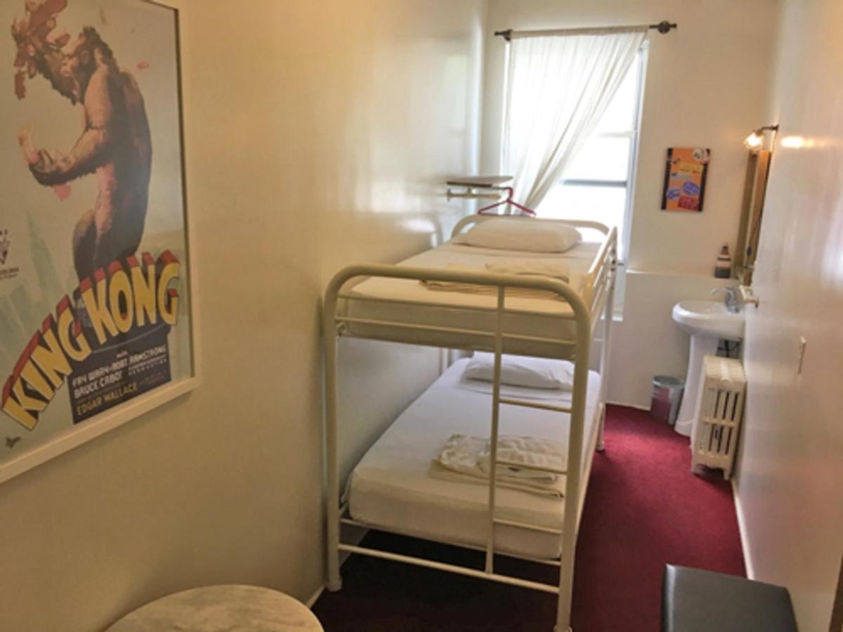 Single Room with Shared Bathroom at American Dream