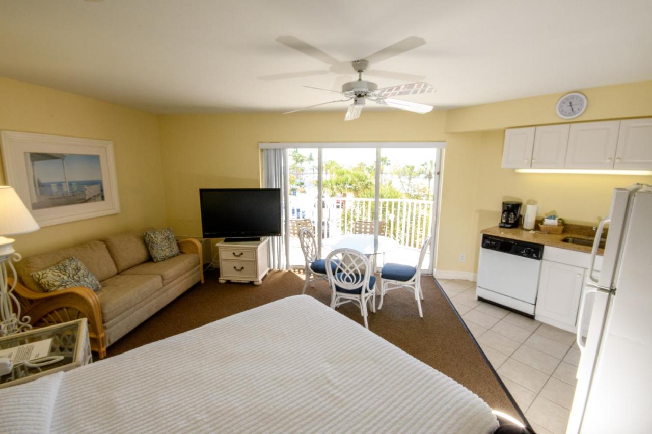 Deluxe Queen Studio at Edison Beach House