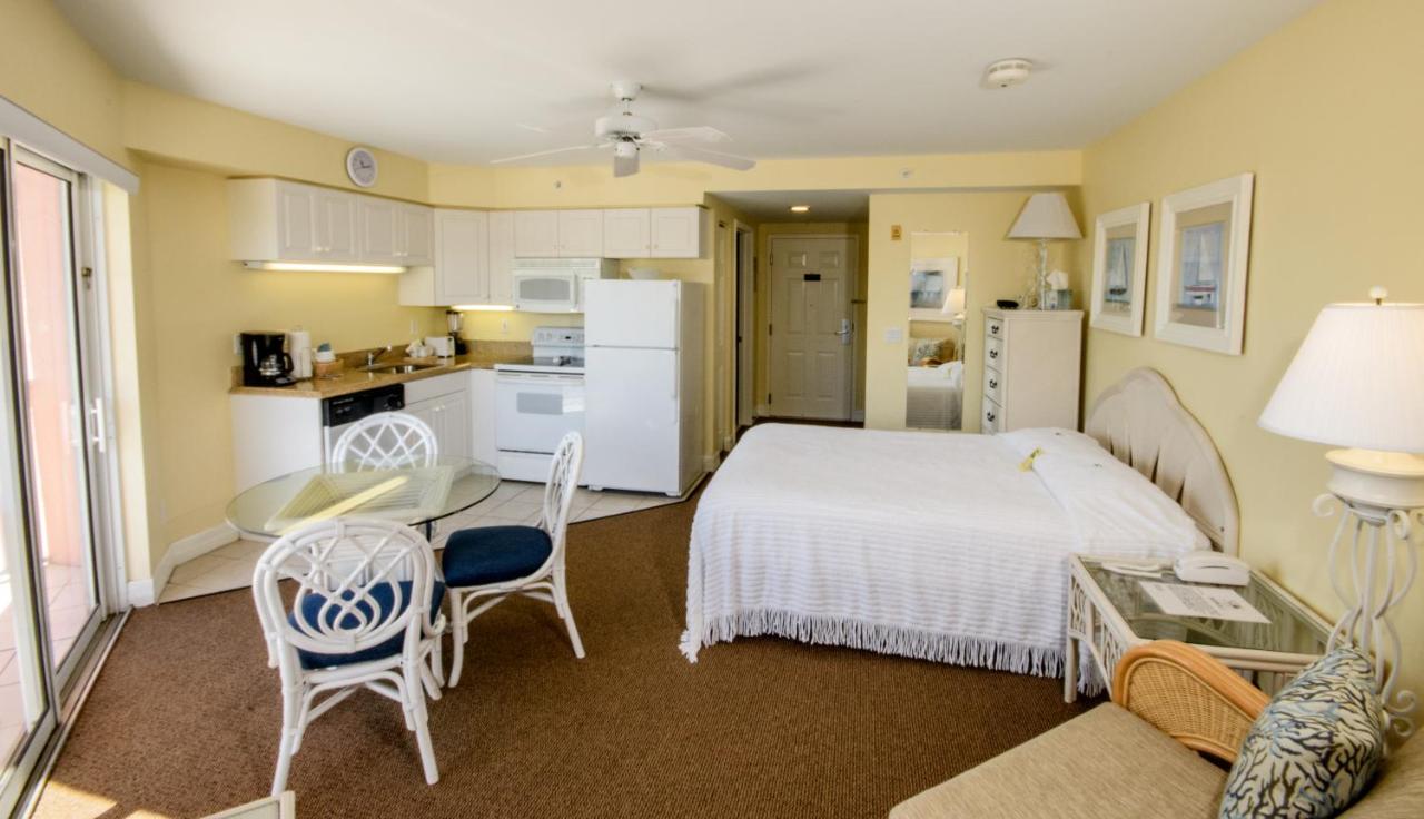 Deluxe Queen Studio at Edison Beach House