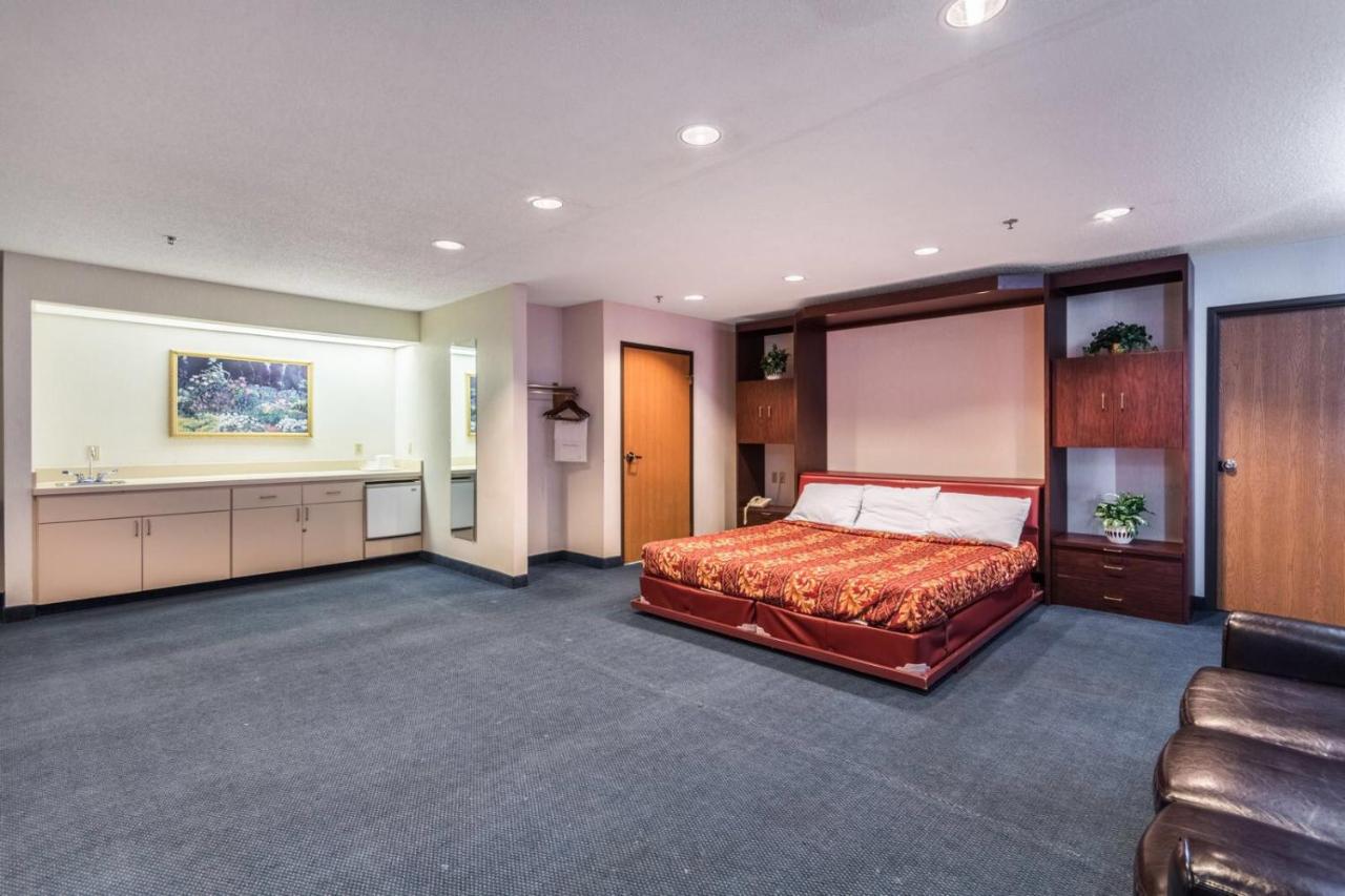 | Q Express Inn & Suites
