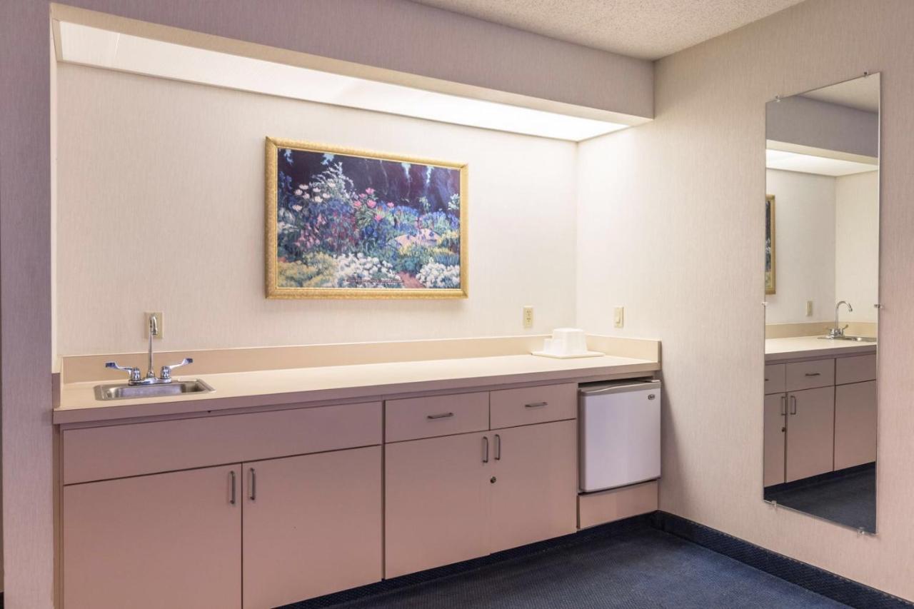 | Q Express Inn & Suites
