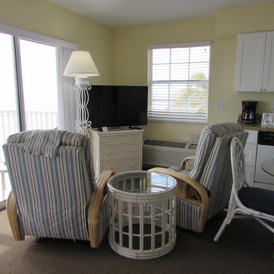 Queen Studio at Edison Beach House
