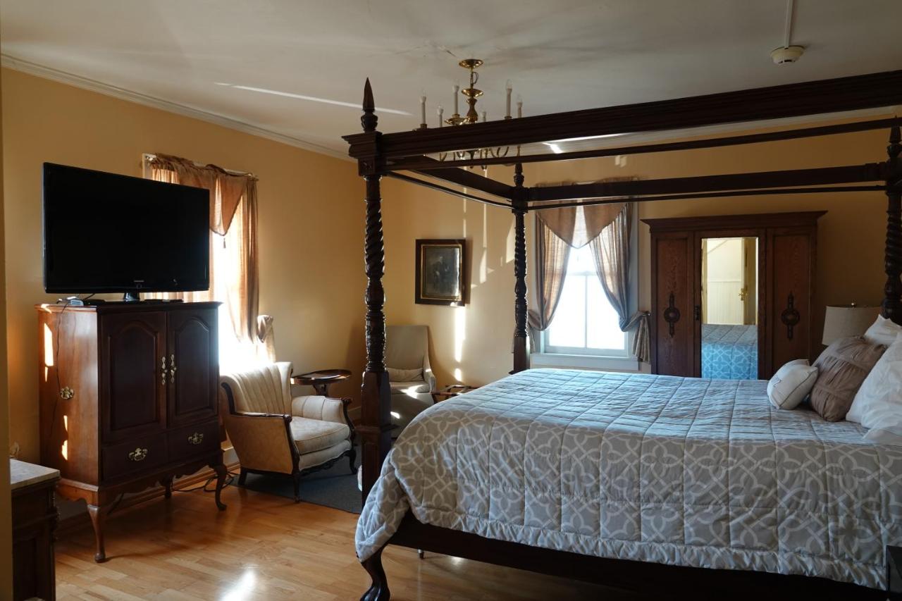 Large Single Room at Union Hotel