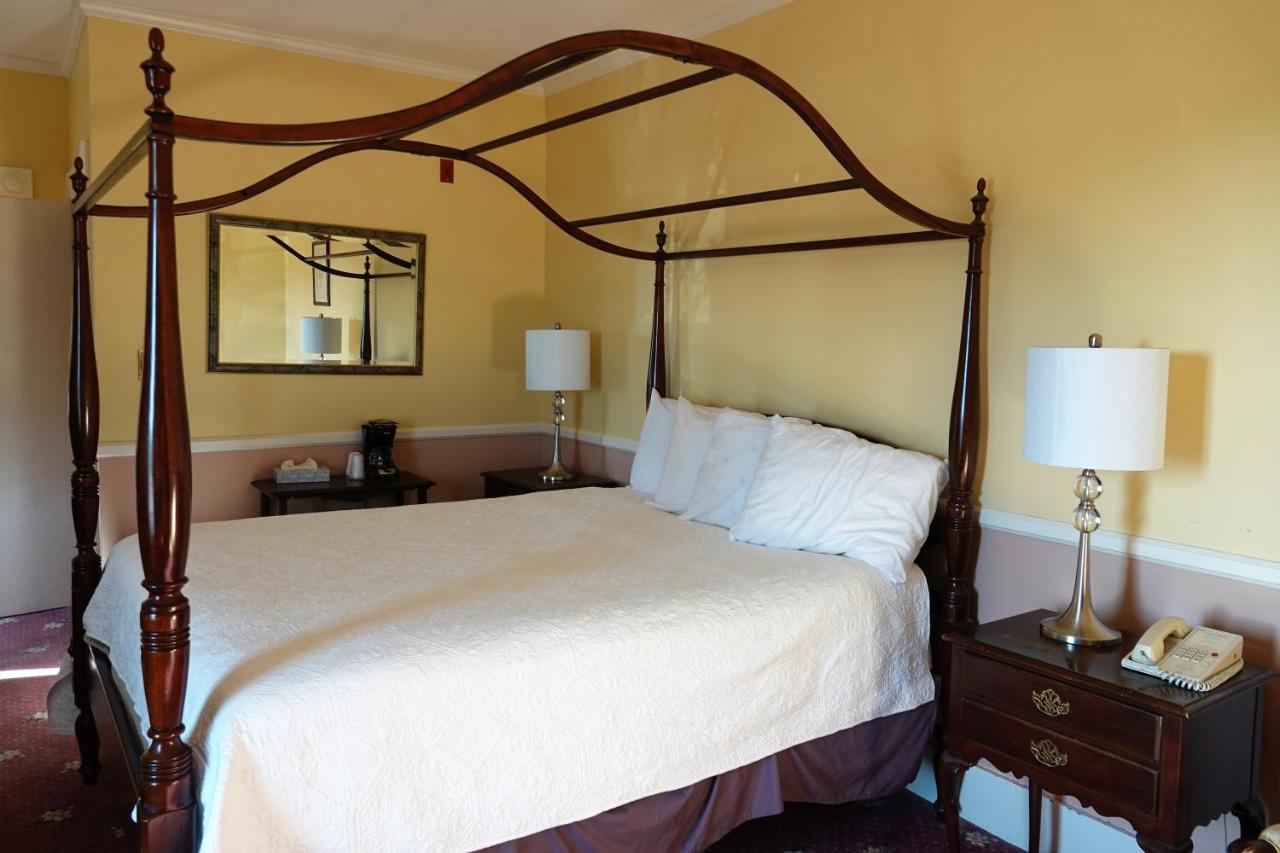 Queen Room at Union Hotel