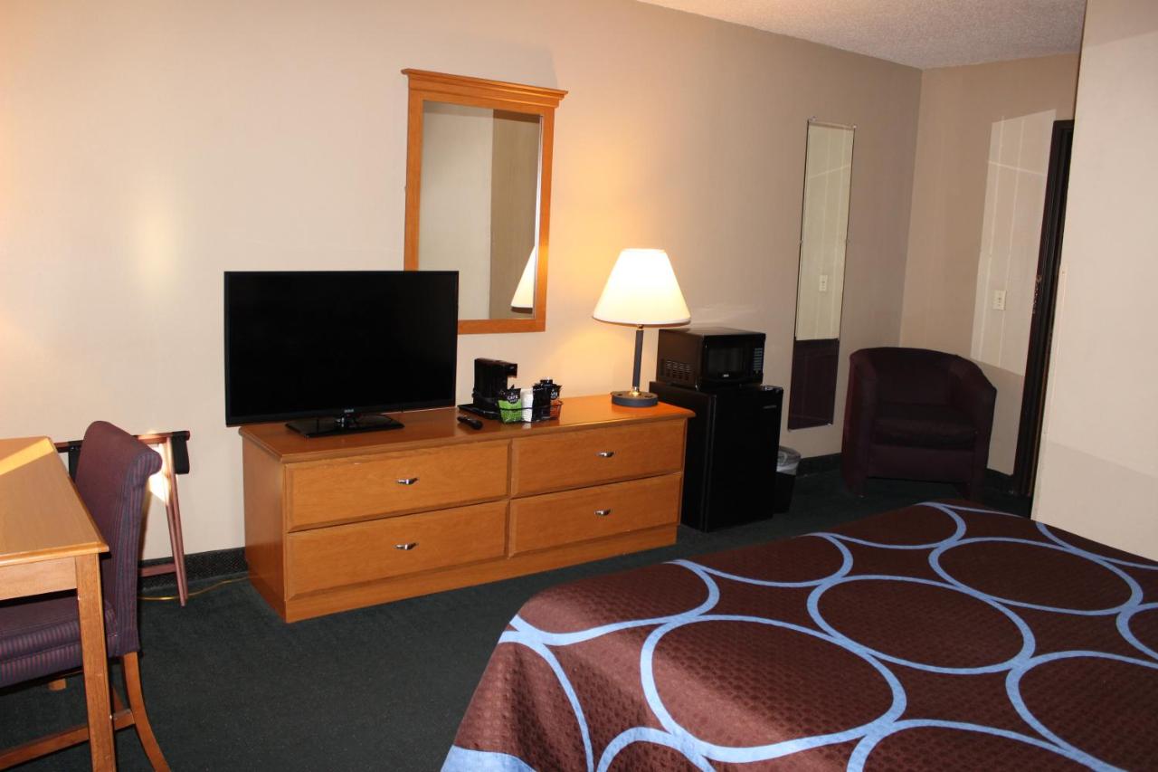 | Super 8 by Wyndham Stroudsburg