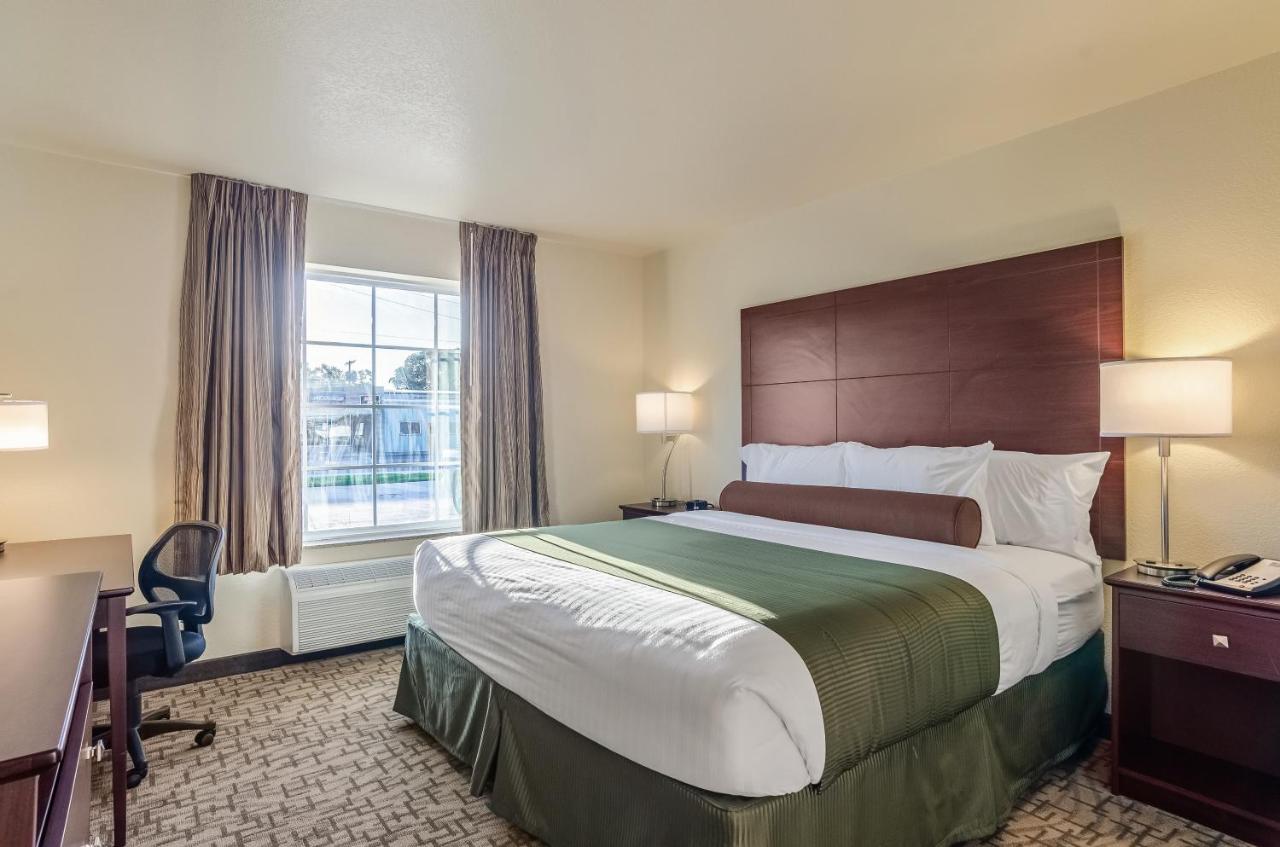 | Cobblestone Inn & Suites - Bridgeport