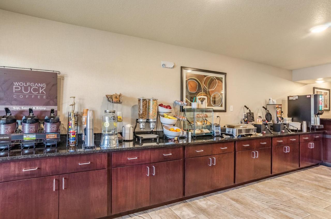 | Cobblestone Inn & Suites - Bridgeport