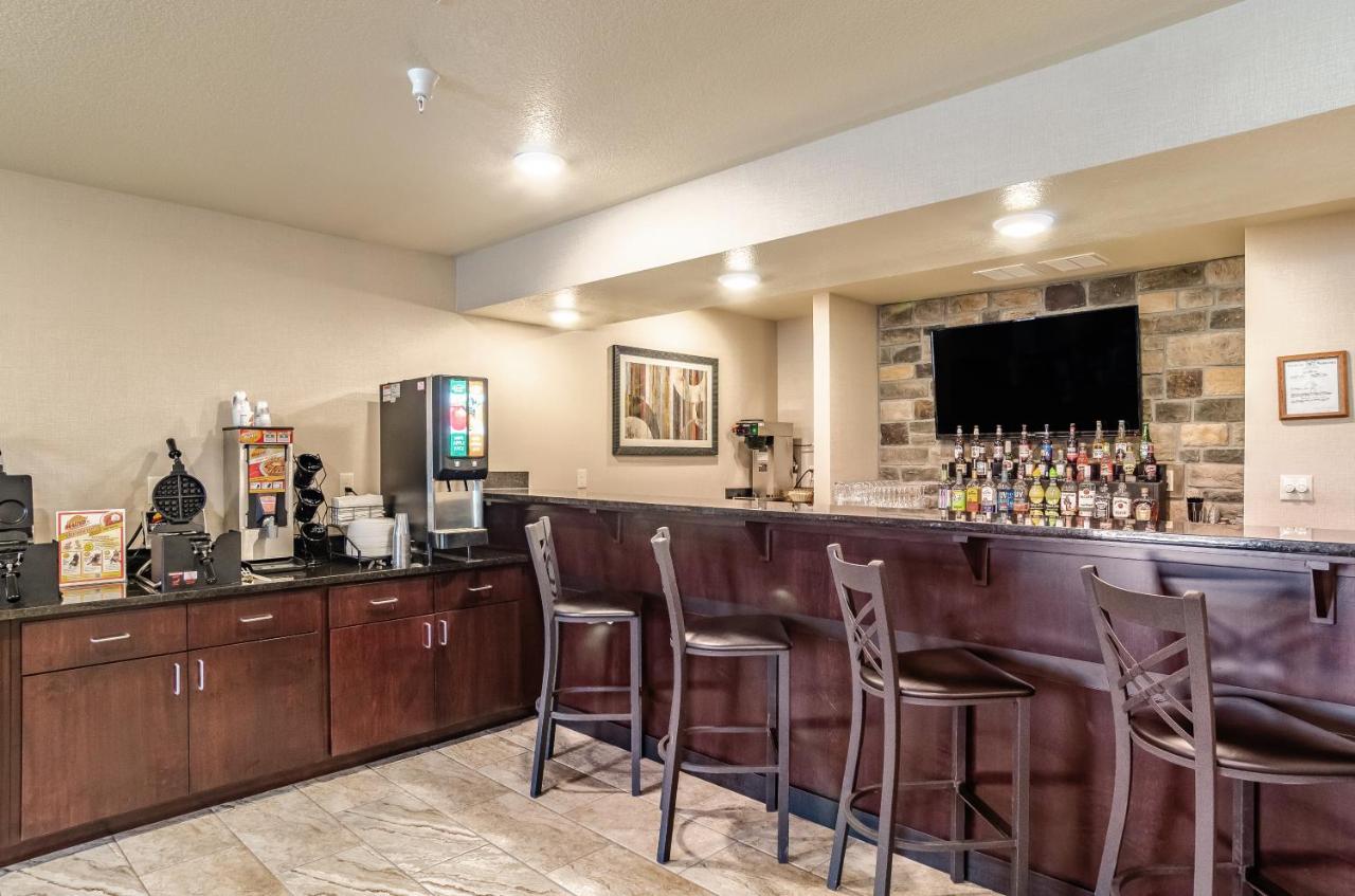 | Cobblestone Inn & Suites - Bridgeport