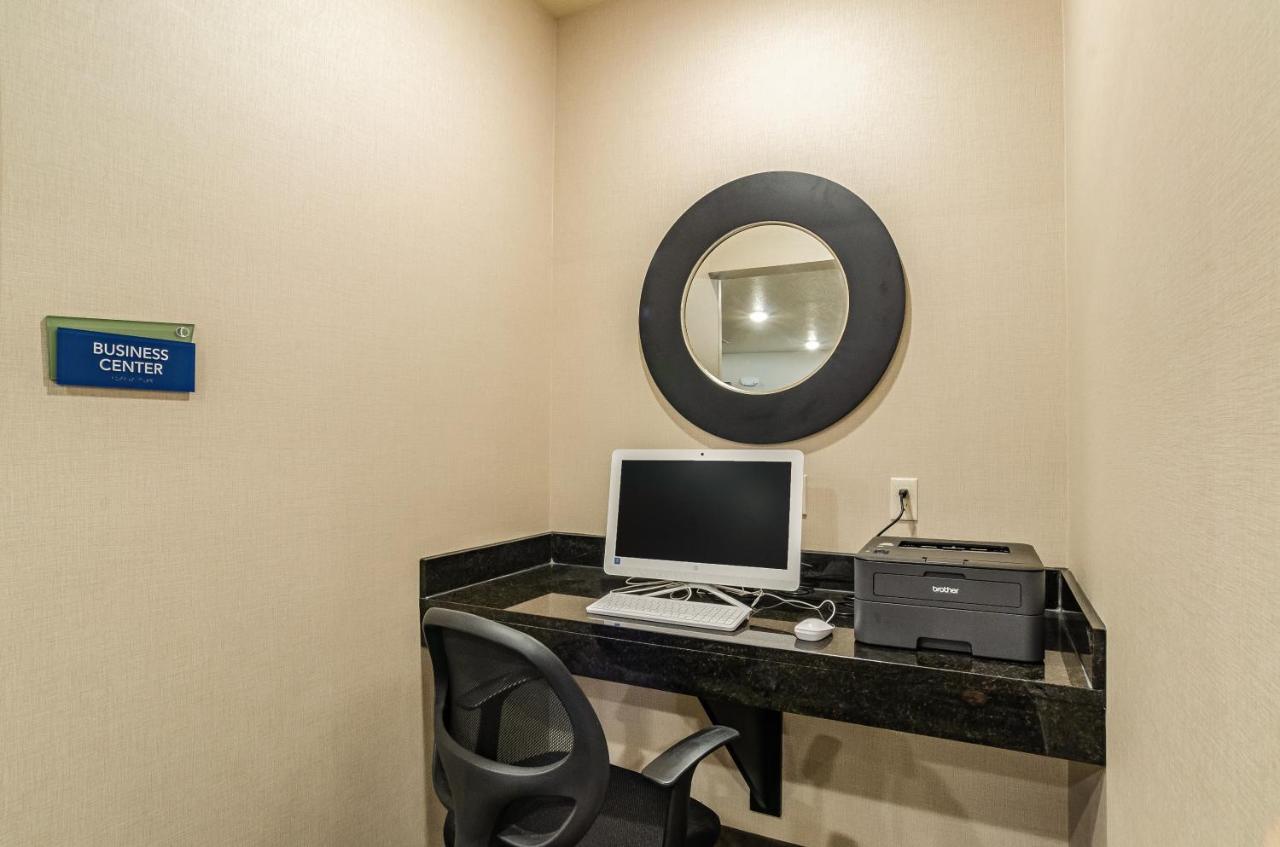 | Cobblestone Inn & Suites - Bridgeport