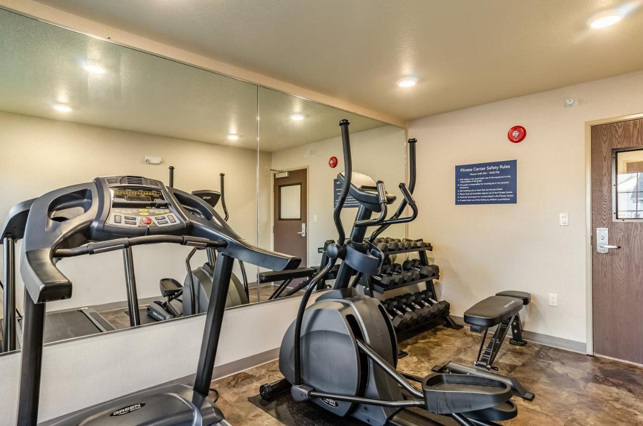 | Cobblestone Inn & Suites - Bridgeport