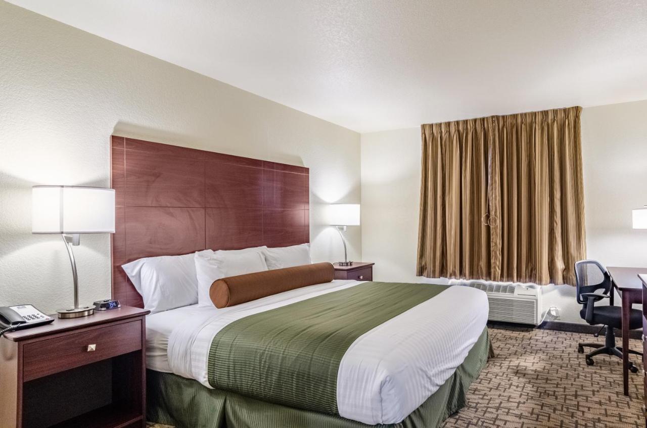 | Cobblestone Inn & Suites - Bridgeport
