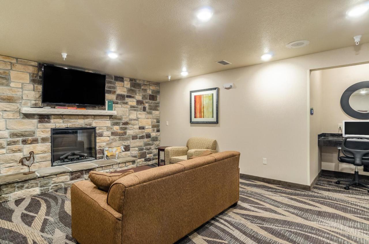 | Cobblestone Inn & Suites - Bridgeport