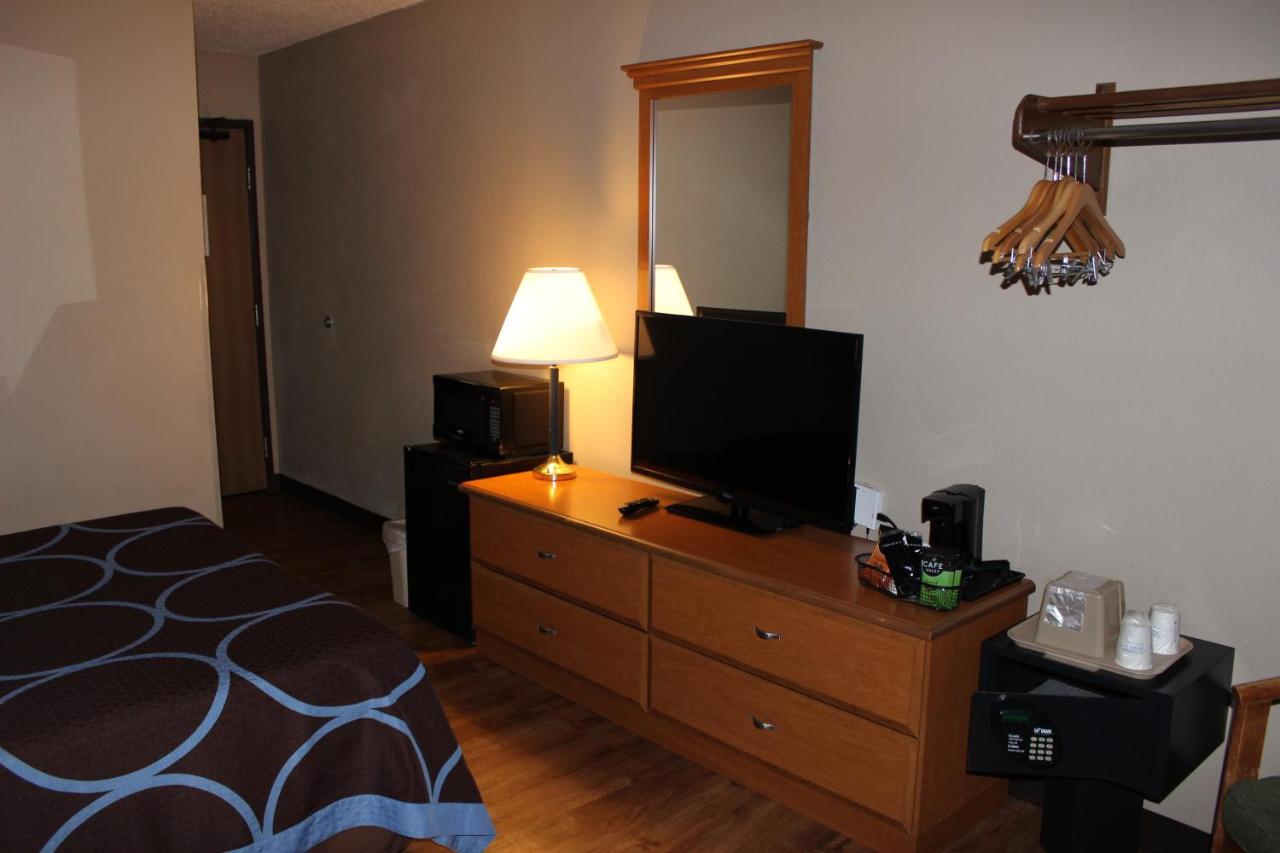 | Super 8 by Wyndham Stroudsburg