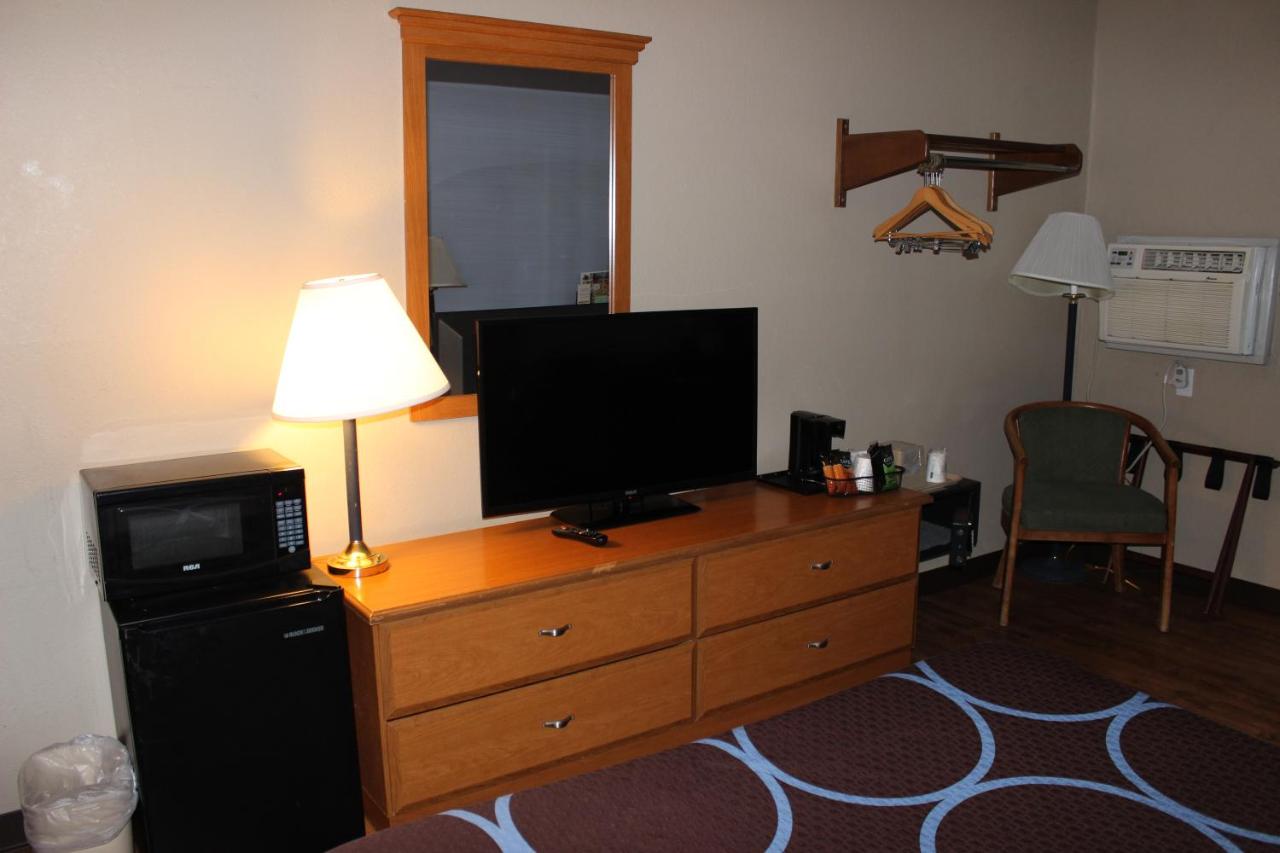 | Super 8 by Wyndham Stroudsburg