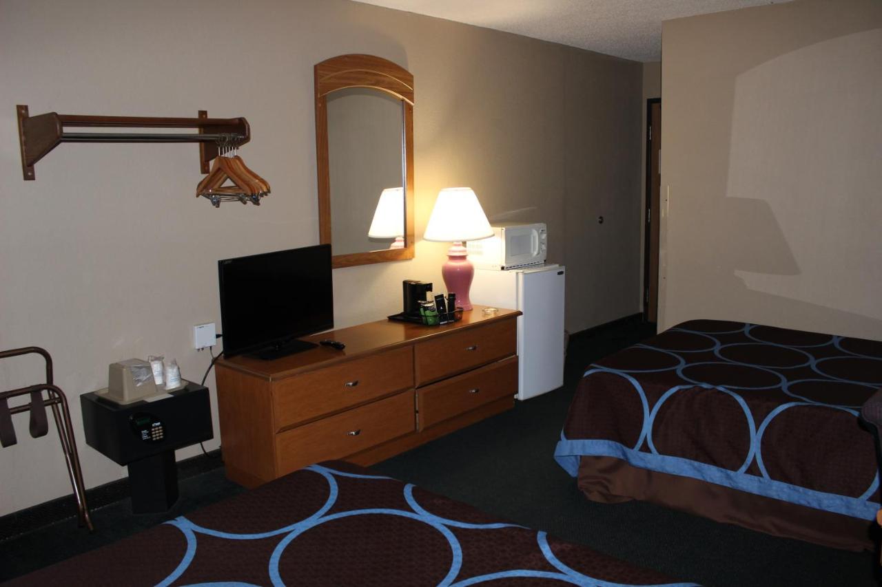 | Super 8 by Wyndham Stroudsburg