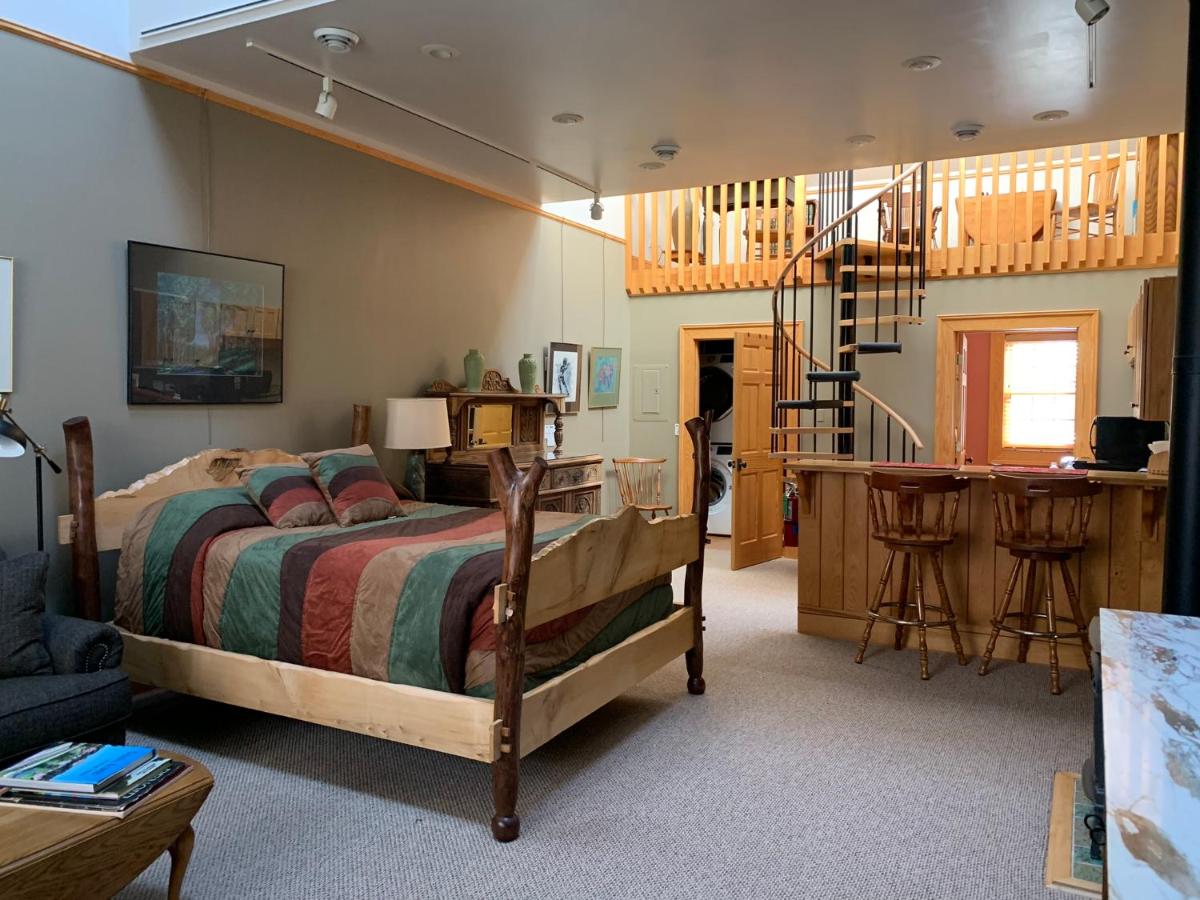  | Abe's Spring Street Guest House