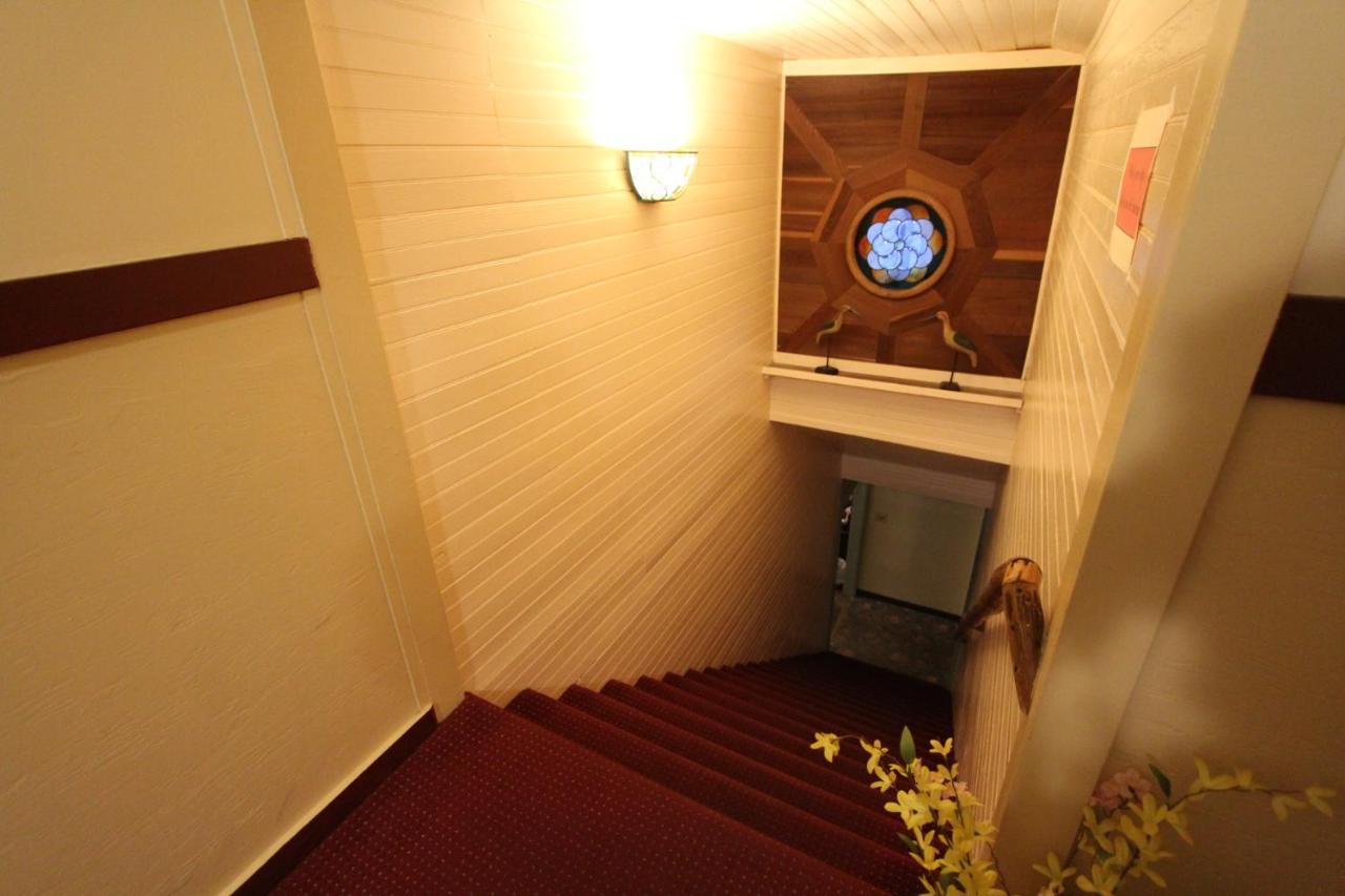 | Alexander's Lodge