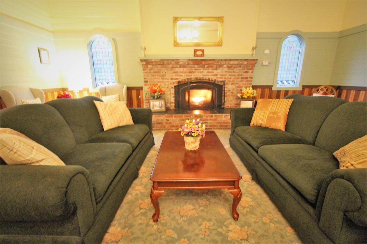 | Alexander's Lodge