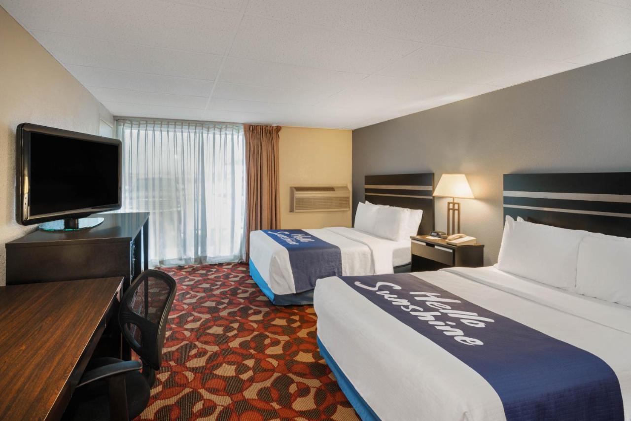 King Room - Smoking at Days Inn by Wyndham Carlisle North