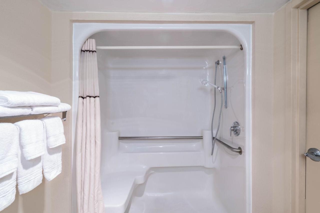 King Room - Mobility Access/Non-Smoking at Days Inn by Wyndham Carlisle North