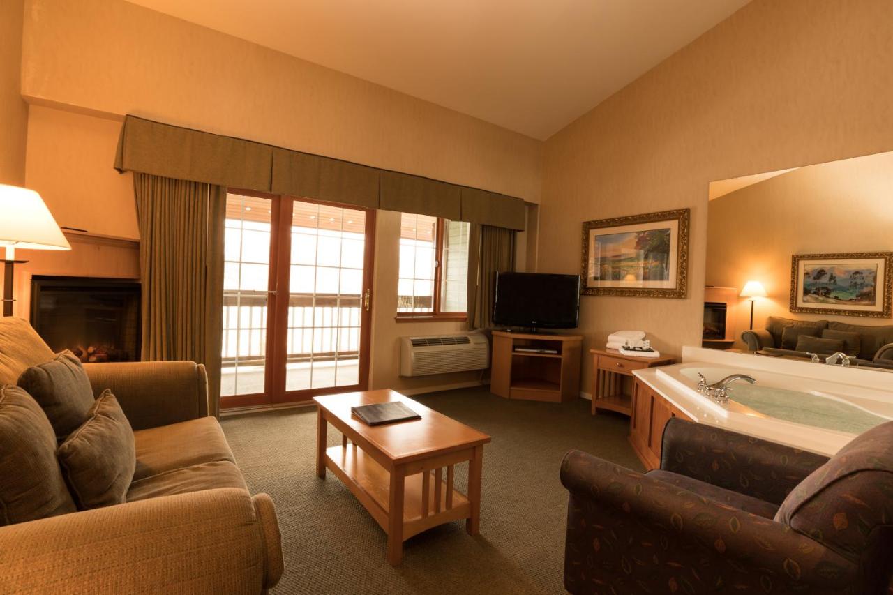 | Lakeside Lodge and Suites
