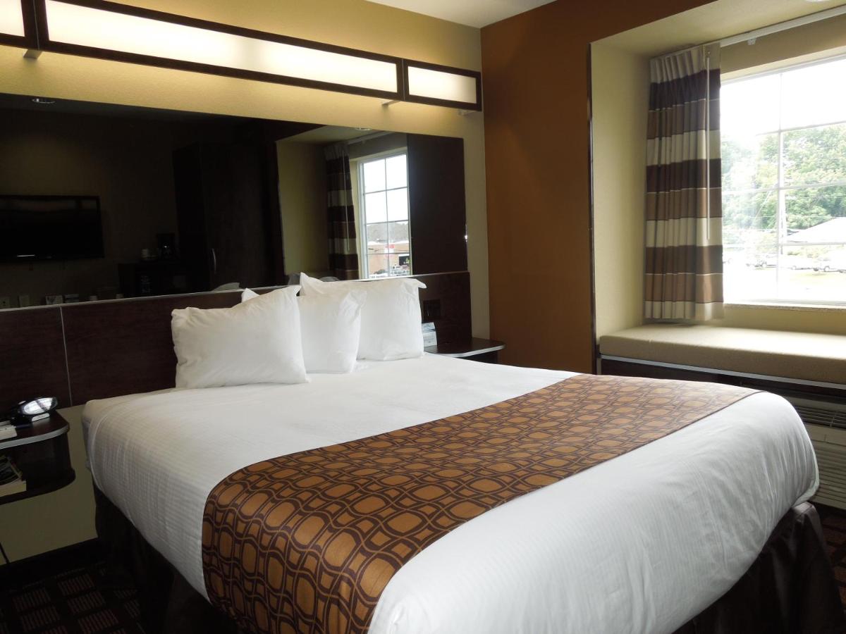 Queen Room - Disability Access - Non-Smoking at Microtel Inn & Suites by Wyndham North Canton