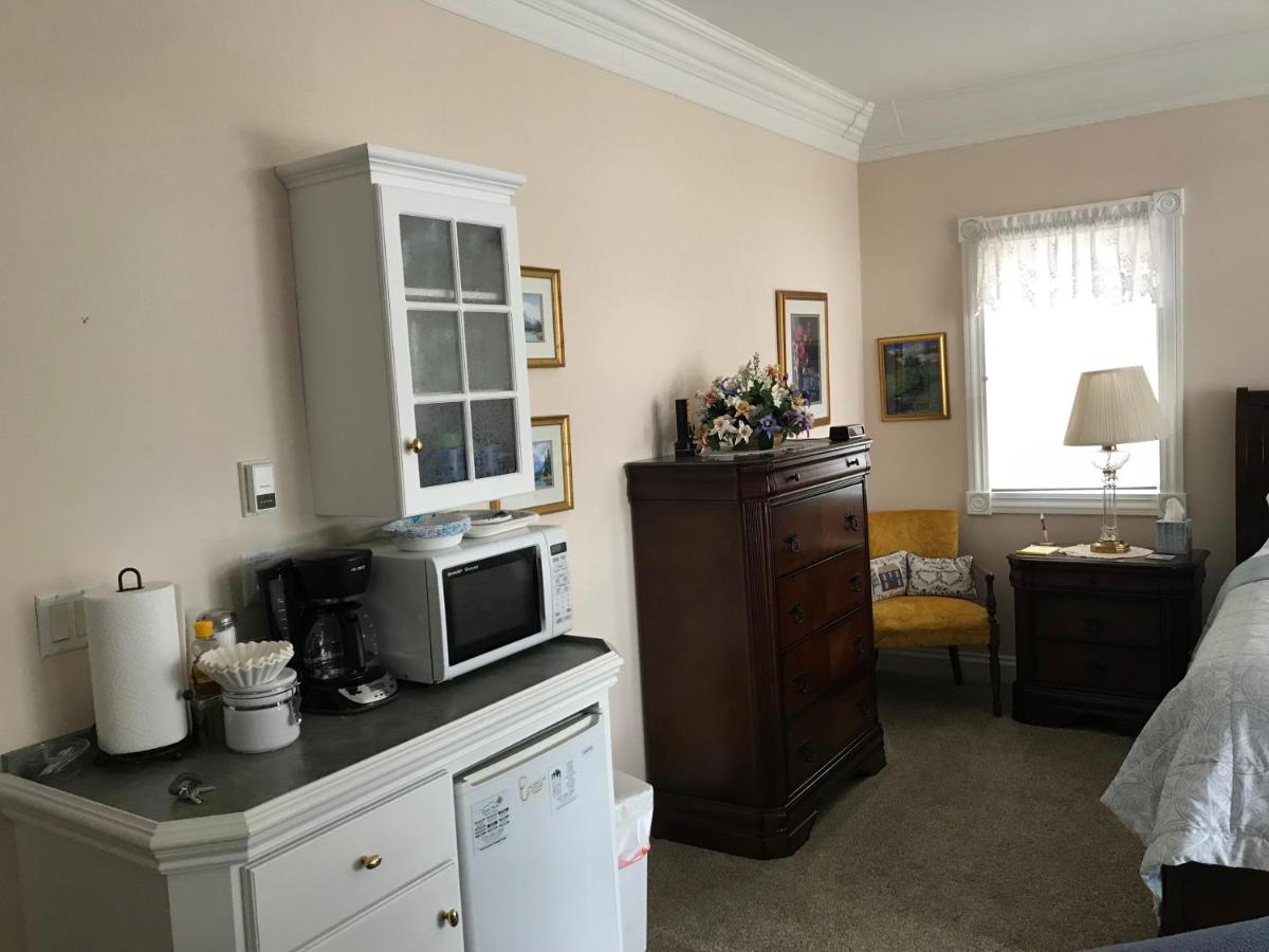 | Sonnenhof Lakewood Manor Bed and Breakfast.