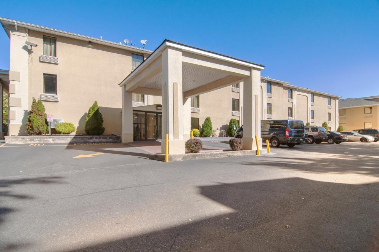 | Red Carpet Inn Newark - Irvington NJ