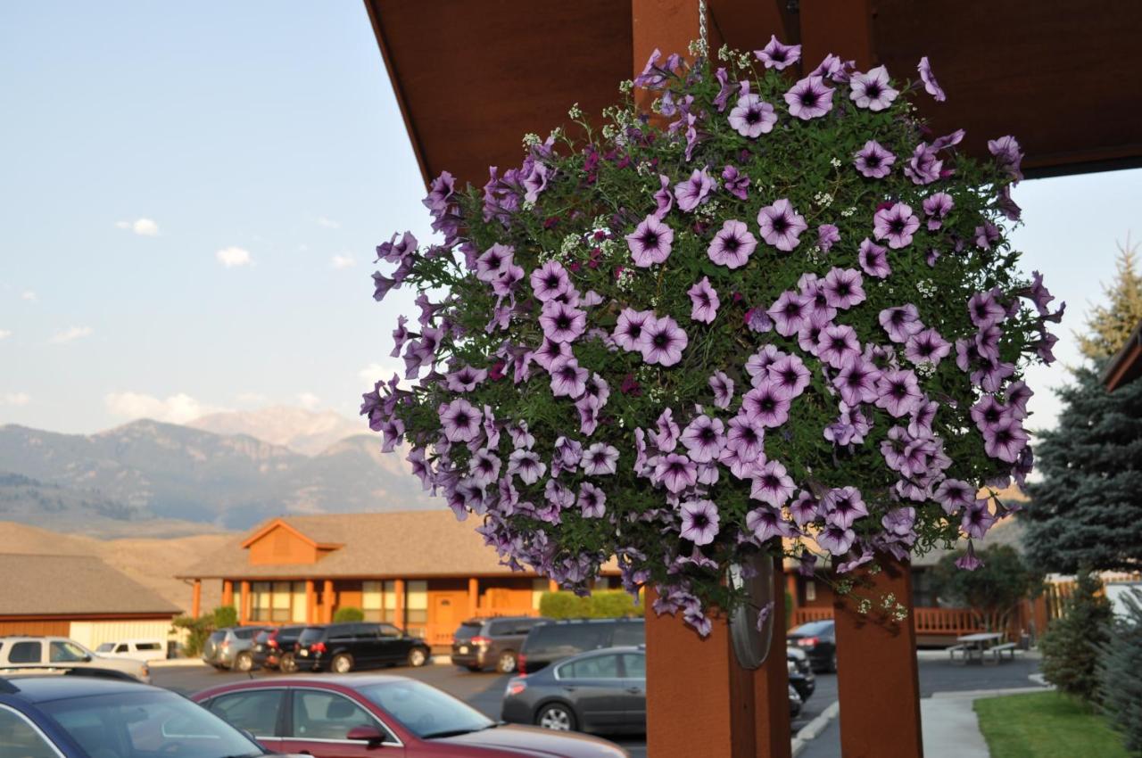  | Yellowstone Village Inn and Suites