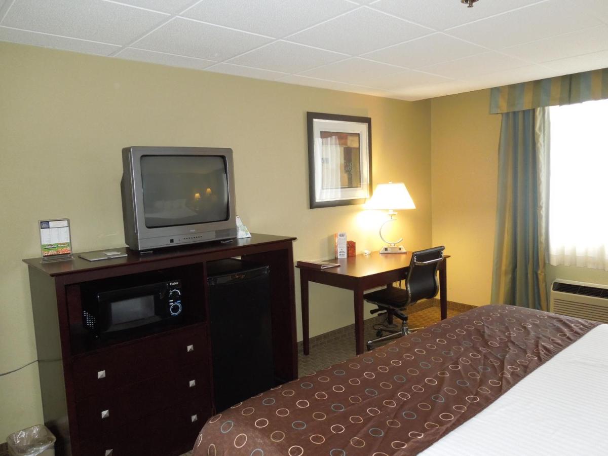 King Suite with Sofa Bed - Non-Smoking at Best Western Airport Inn & Suites Cleveland