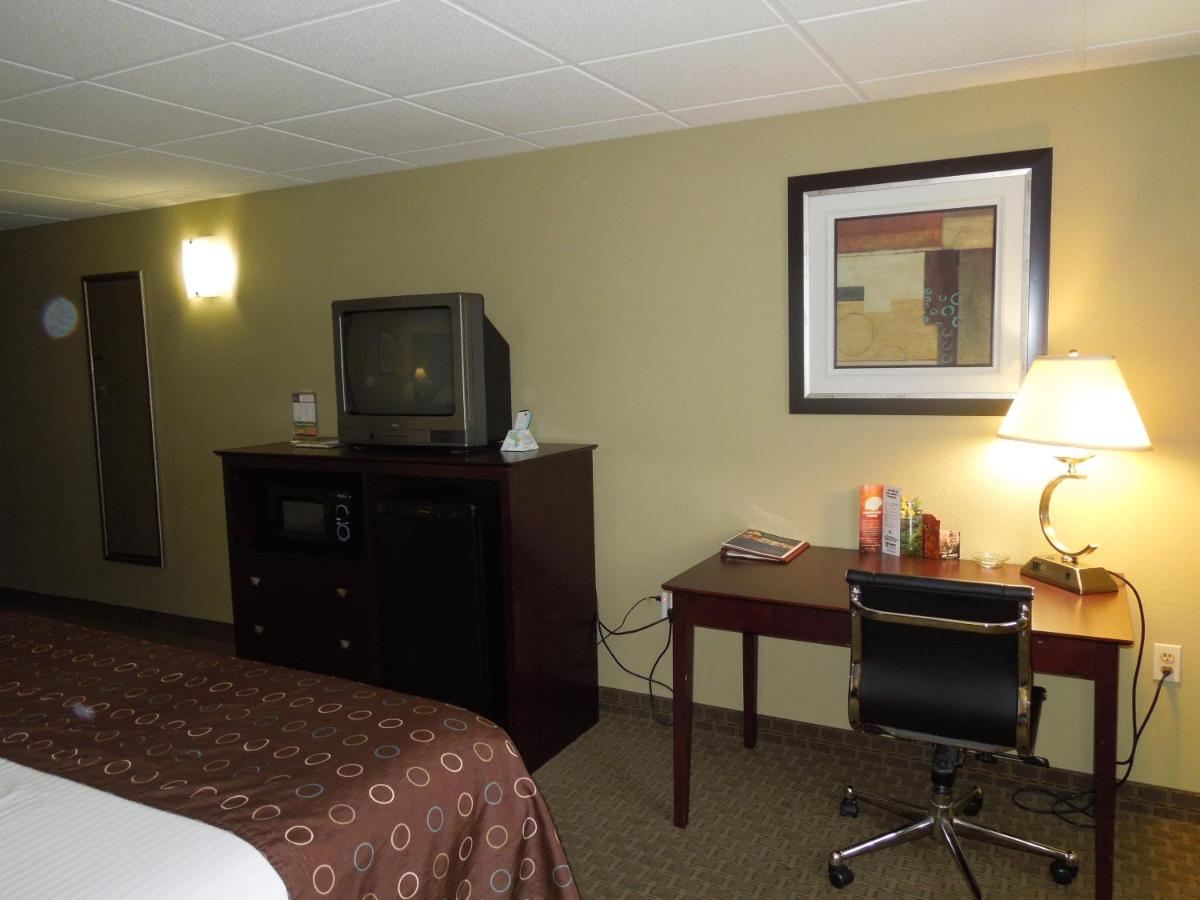 King Suite with Sofa Bed - Non-Smoking at Best Western Airport Inn & Suites Cleveland