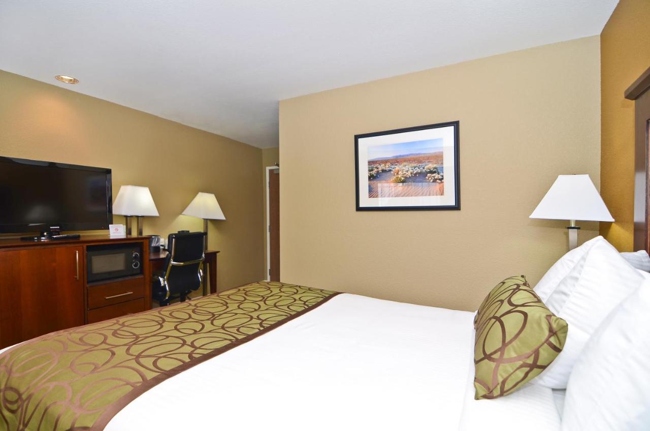 Queen Suite at Best Western California City Inn & Suites