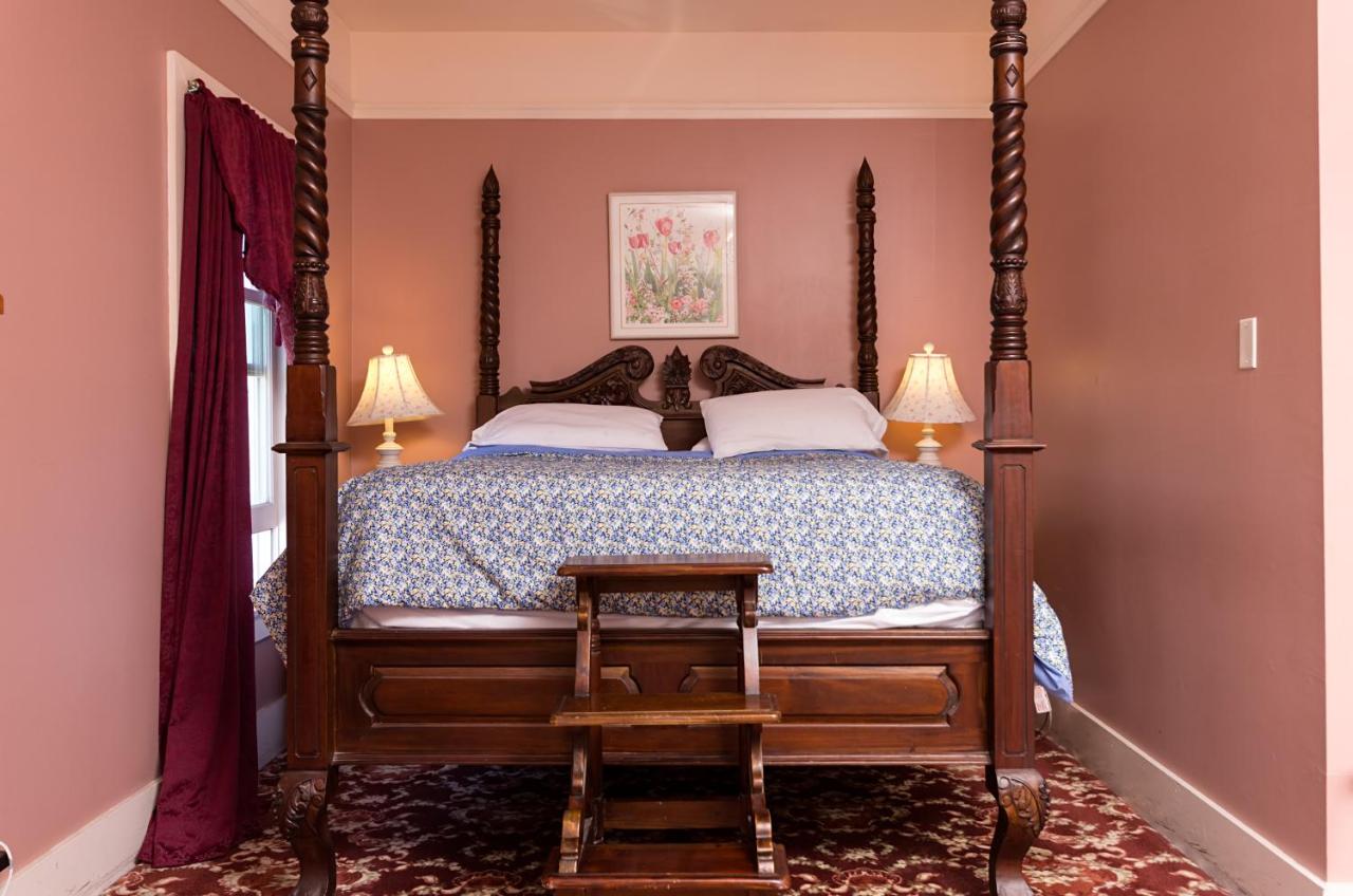Single Room with Mountain View at Union Hotel