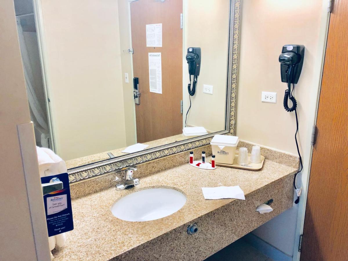 Deluxe King Room - Non-Smoking at Baymont by Wyndham Gurnee