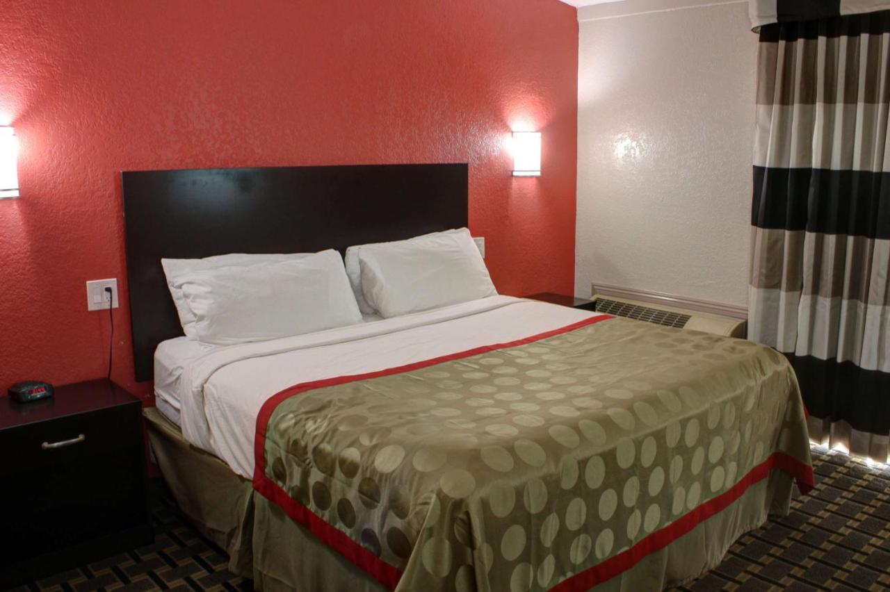King Room - Non-Smoking at Ramada by Wyndham Grand Junction