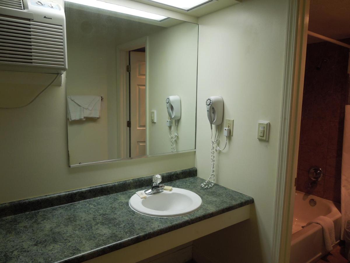 | Wildwood Inn