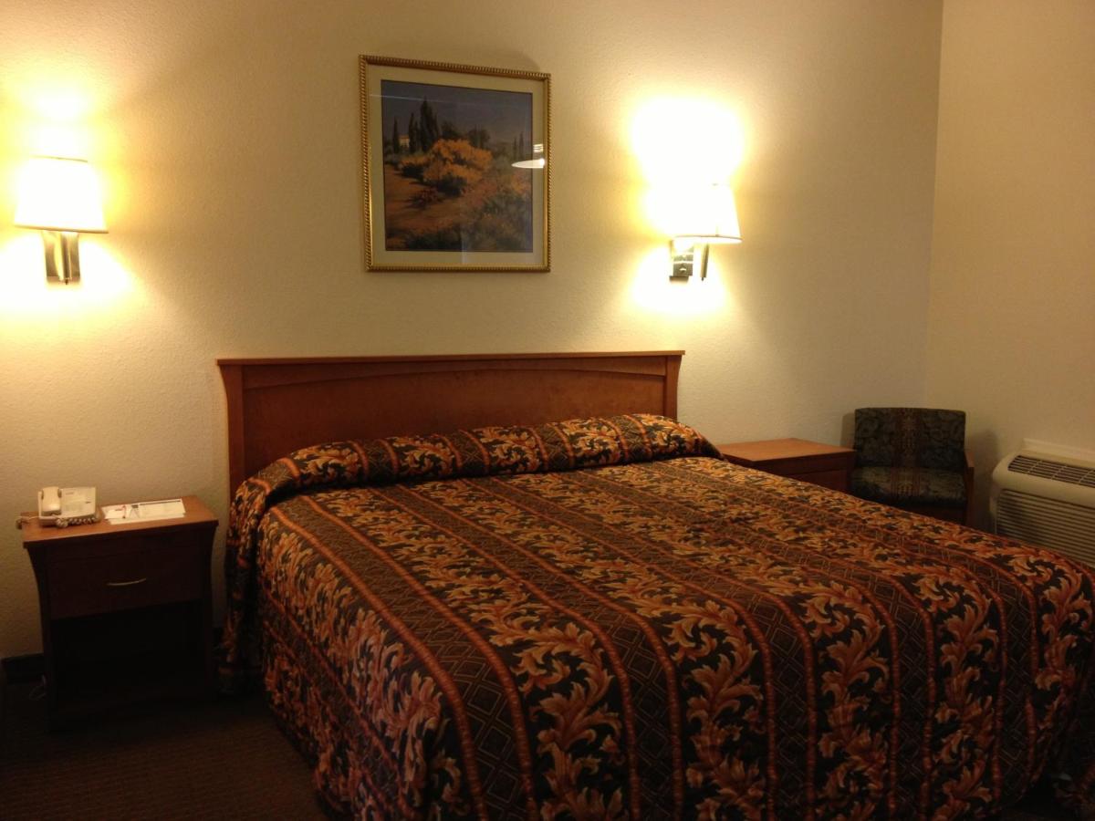 King Room - Non-Smoking at Riverside Inn & Suites