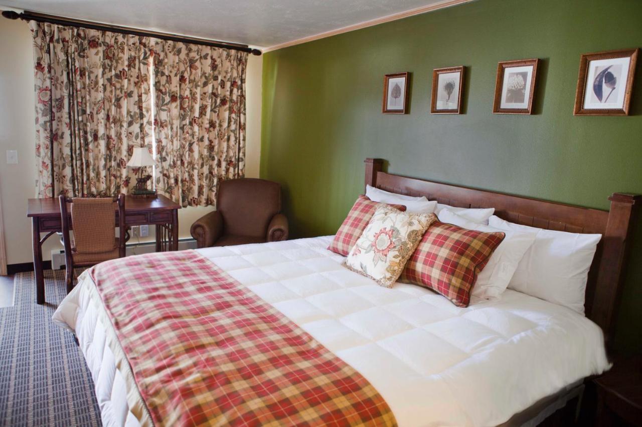Signature Room, 1 King Bed at The Inn at Tomichi Village